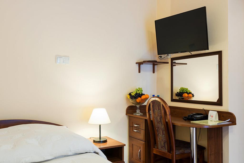 Hotel Victoria Olkusz Bagian luar foto